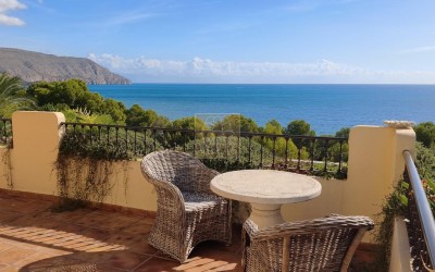 SPECTACULAR BEACHFRONT APARTMENT – VILLA GADEA, ALTEA